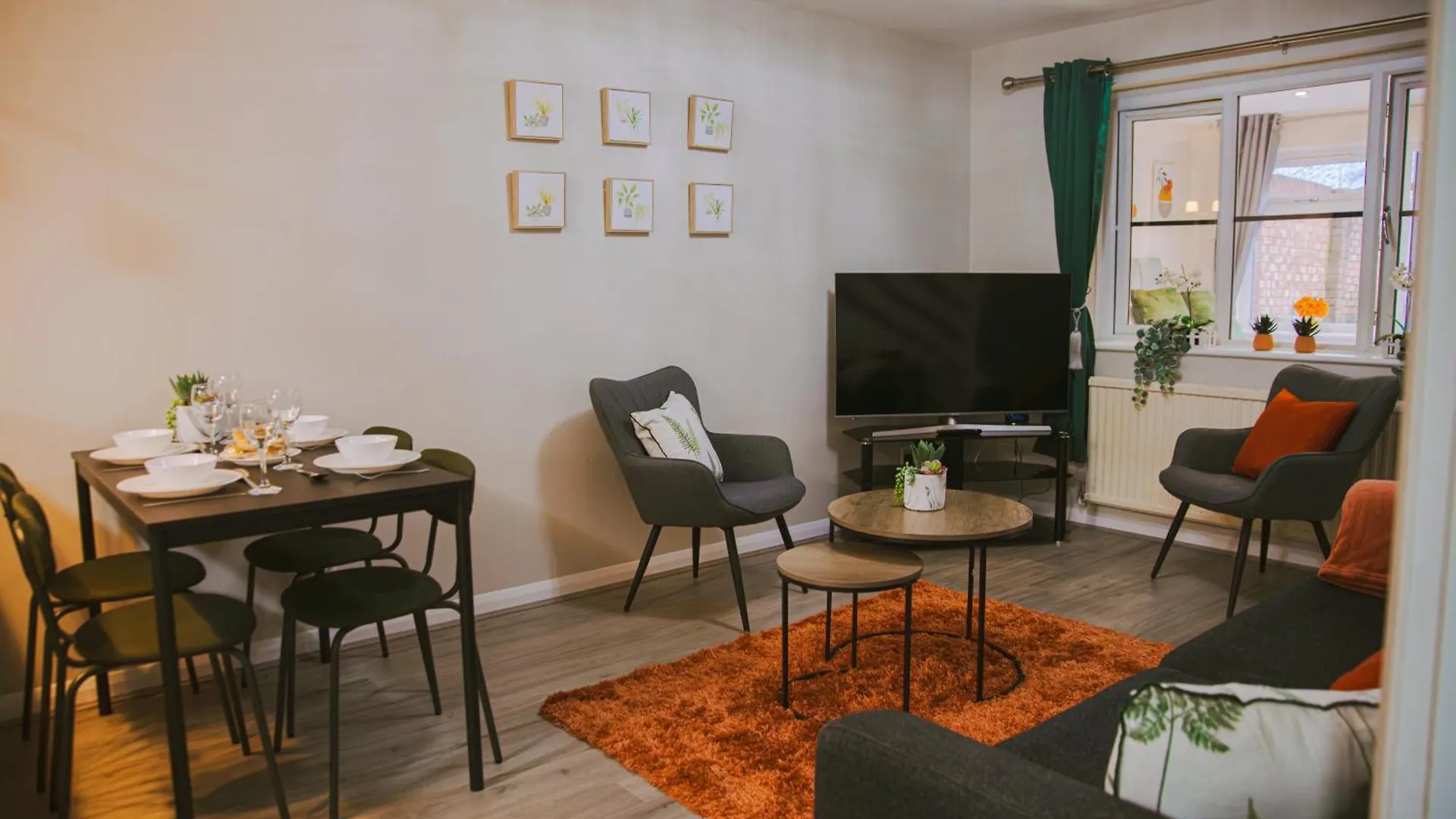 Apartment Lovely Three Bed At Tanglewood Hillingdon