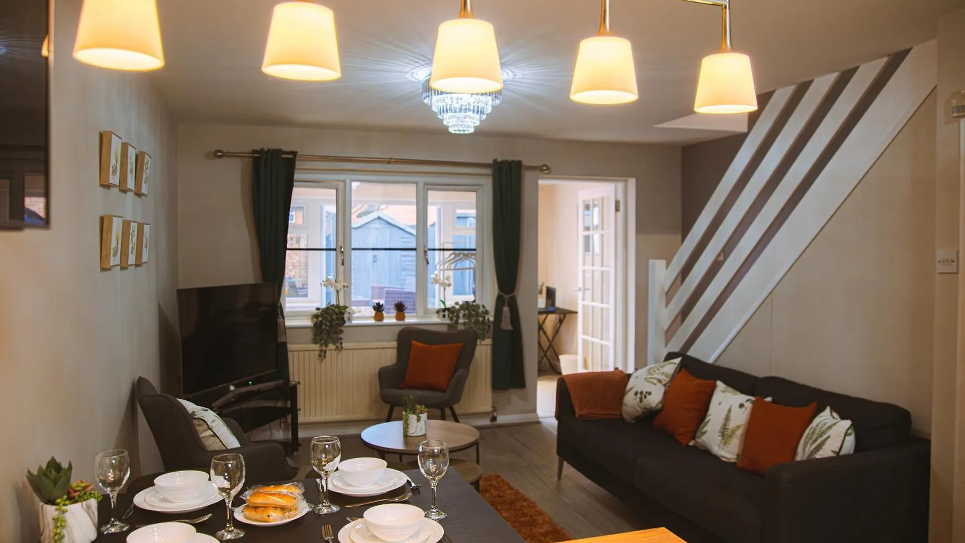 Lovely Three Bed At Tanglewood Hillingdon 0*,  United Kingdom