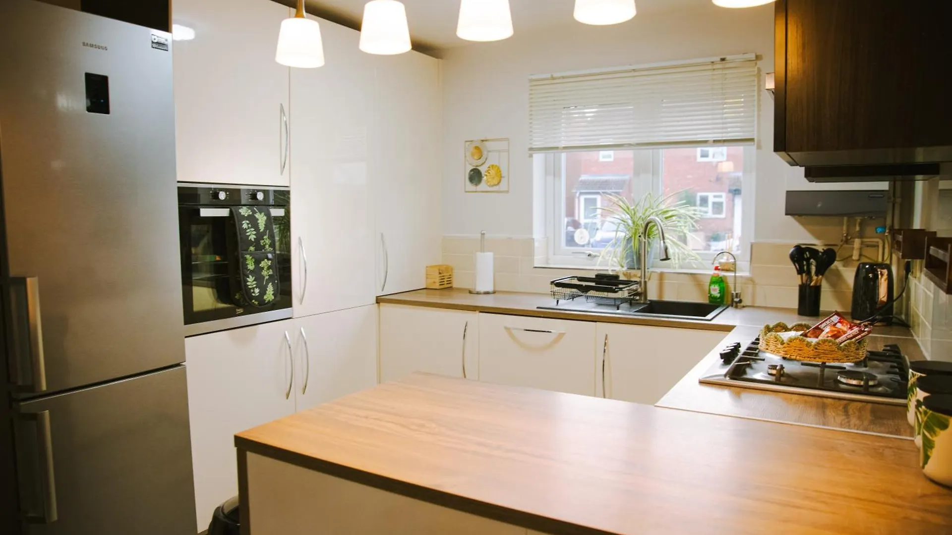 Lovely Three Bed At Tanglewood Hillingdon United Kingdom