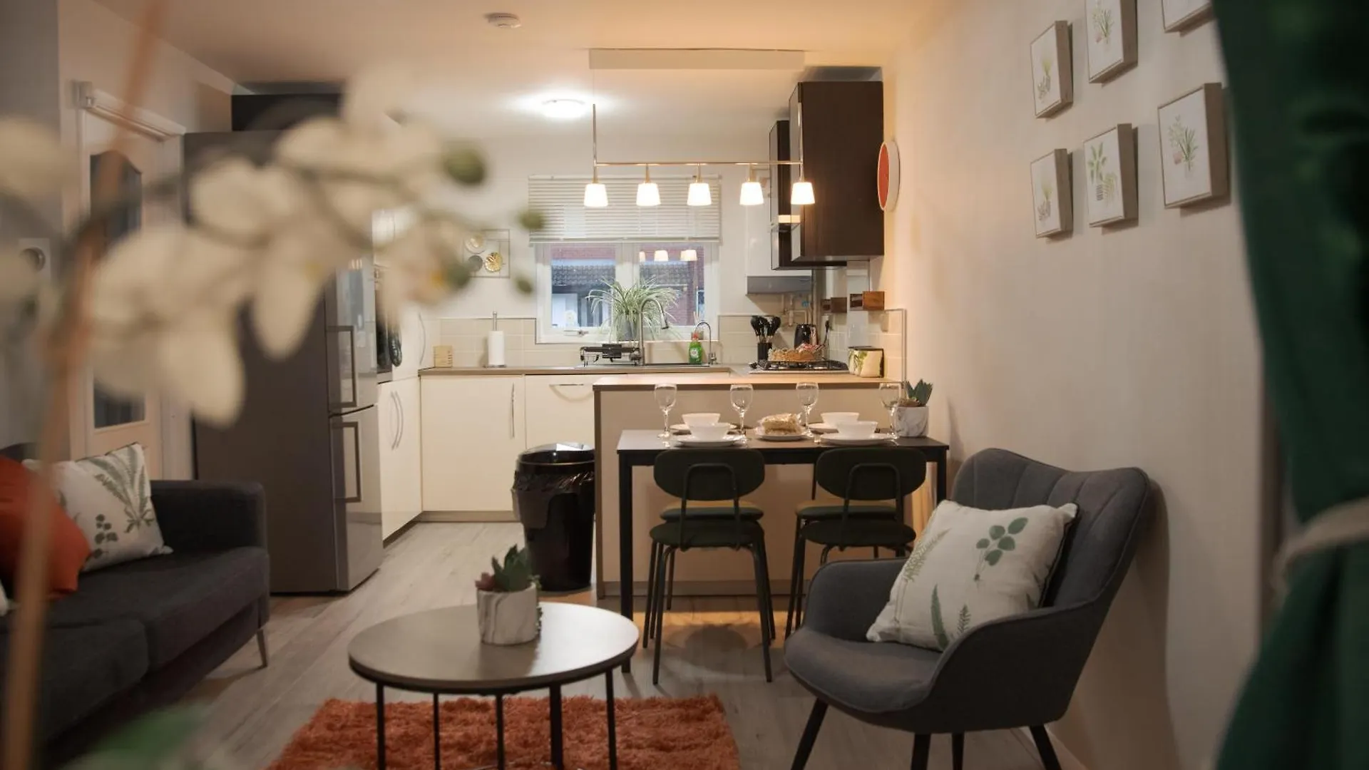 Lovely Three Bed At Tanglewood Hillingdon Apartment