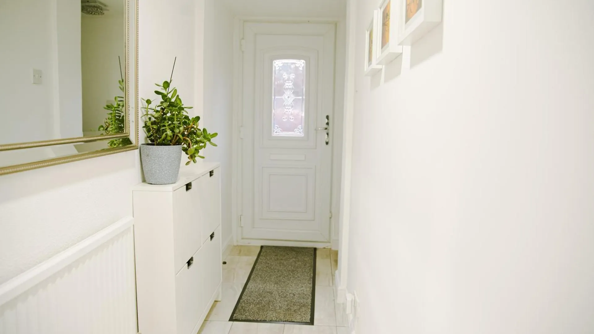 Apartment Lovely Three Bed At Tanglewood Hillingdon