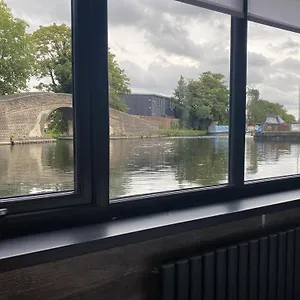 The Watersedge, Canal Hillingdon
