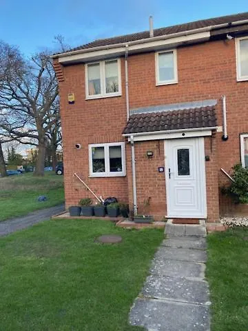 Lovely Three Bed At Tanglewood Hillingdon Apartment